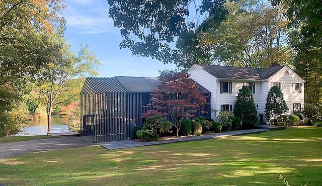 2BR, 2 King beds, 1 BA, and Kitchenette in Lakeside Home in Greenwich.