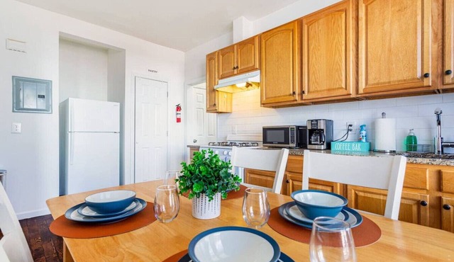 2BR Apt| Free Pkng| Netflix|NJ Train| Pets |5 pple