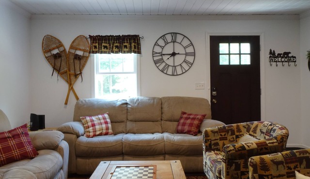 3 bedroom cabin in Chestertown with hot tub, fireplace, fire pit, wifi, and more