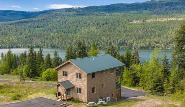 3 Bedroom Cabin, Mountain & Lake Views, Glacier