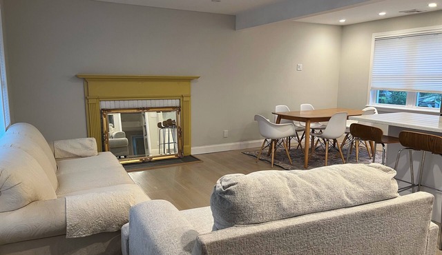 3-bedroom house in charming Greenwich with WiFi, AC. Start your getaway now