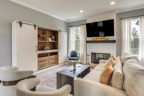 3 Mi to Old Hickory Lake! Luxe Family Getaway