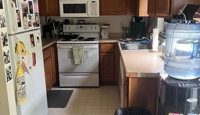 4:20 Friendly room in cozy apartment close to downtown Bangor.