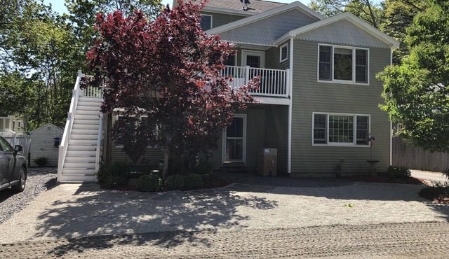4 BR, 3 Bath Close Walk To Everything! 1/2 Mile to Center 8/10 to Beach in Ogunquit