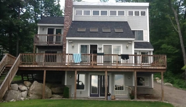 4 BR/3 Bath Lakefront Sleeps 12 in Gray