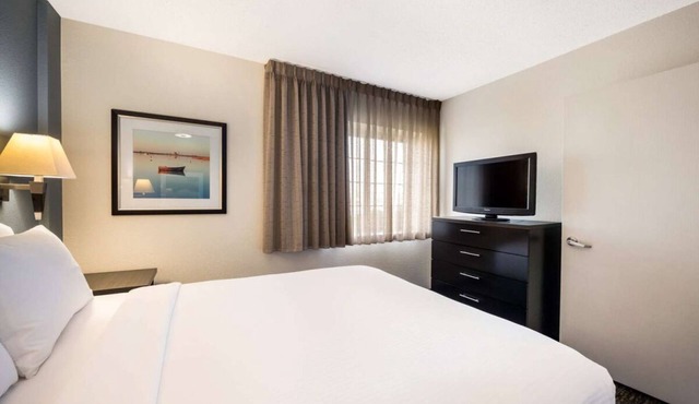4 Units | Spacious Pet-Friendly Suites Near Morristown with NYC Transit
