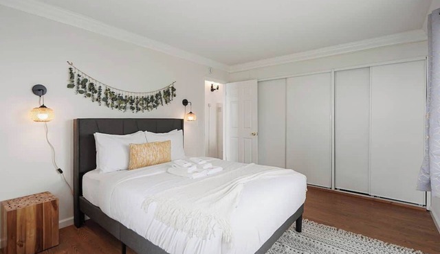 4BR Pacifica Top Flat | Perfect for Groups w/View