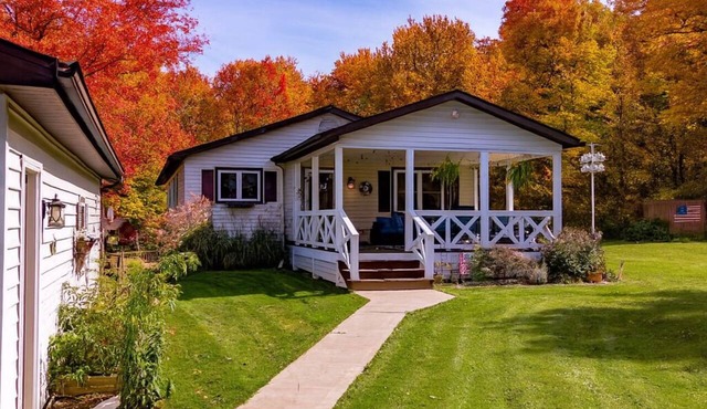4BR Paradise with Pool & Fire Pits Chautauqua Lake region.
