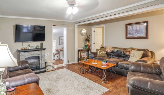 5 Mi to Sardis Lake! Relaxed Stay Near Outdoor Fun