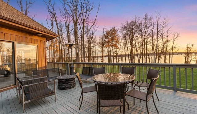 5BR Riverfront Home - Private Nature Retreat in Rumson
