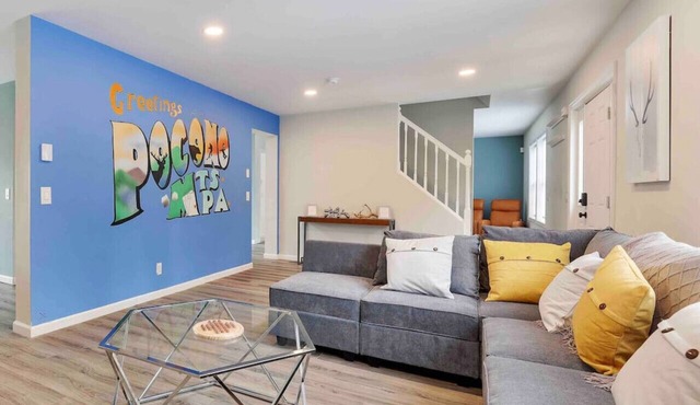5BR w/Game Room Near Camelback & Kalahari | 2-Min Walk to Lake, Family Fun