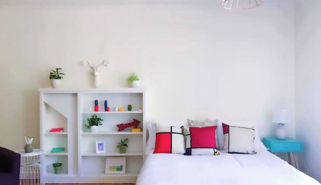 6-MONTH+: Studio condo N. Berkeley Prime location close to transit + downtown
