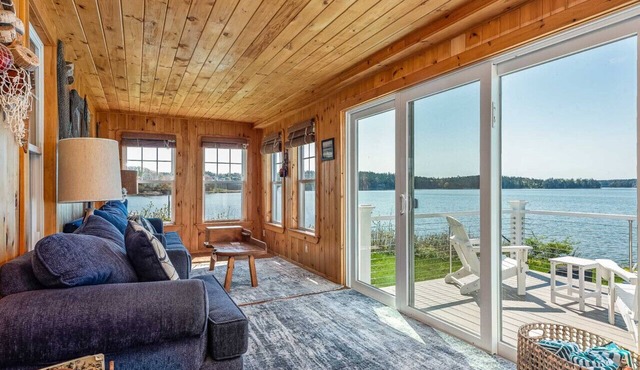A charming Boothbay cottage, nestled at the end of Sawyers Island! in Boothbay Harbor