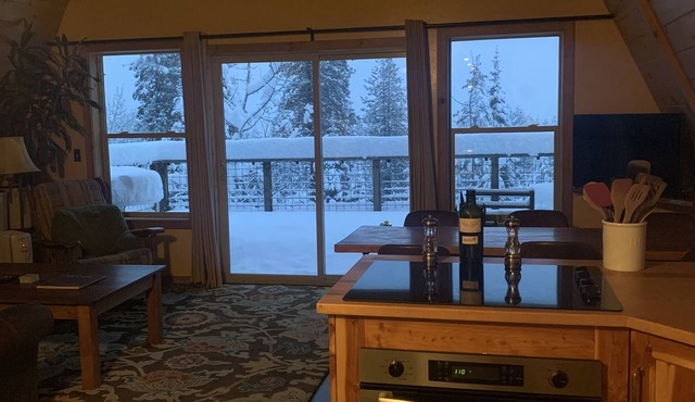 A-frame escape with Payette Lake views and backdoor Forest access. Pet Friendly. in McCall
