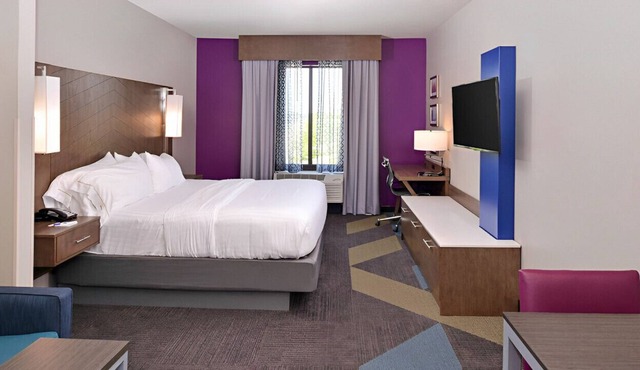 Adorable King Suite! Indoor Pool, Gym