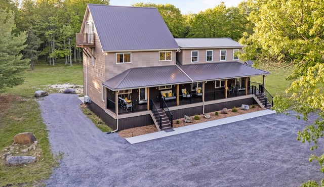 Adventure Oak Lodge w/Pickleball Court, Pool Table + More!