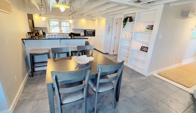 After Dune Delight: Beachfront & Access! Condo