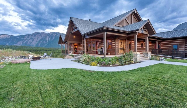 Amazing Log Cabin Rental with Pool Table in the Mountains in West Glacier, Montana