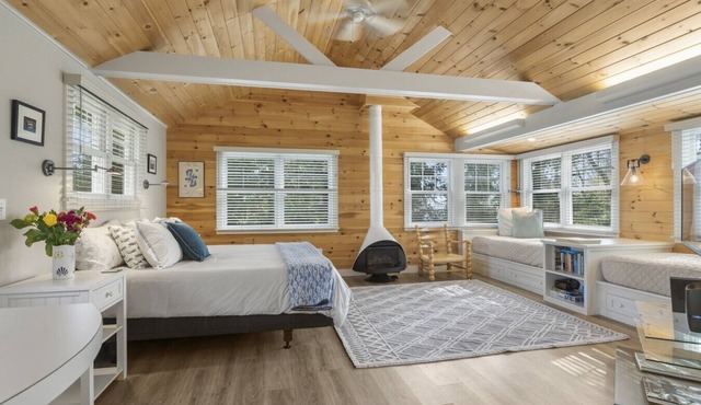 Amore | Romantic Coastal Cottage Near Spruce Point