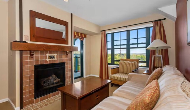 Appalachian Hotel: LARGE 1 BEDROOM @ Mountain Creek, Pool, hot tub, ski, retreat