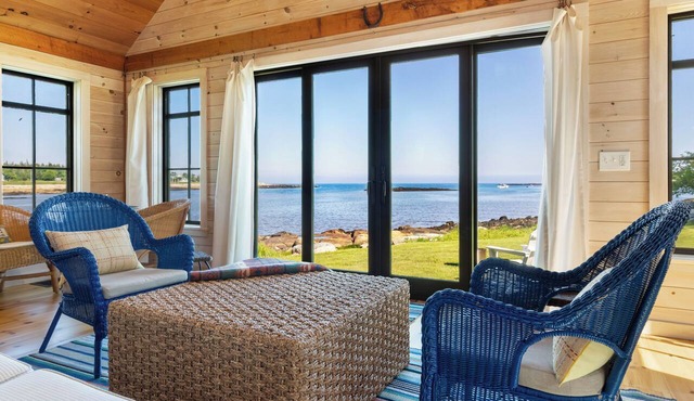 Aril Cottage - Cozy oceanfront cottage for 2 near Acadia, with WiFi, firepit, & wood stove