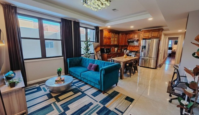 Ascent/King Bed/Ensuite/Elevator/Center