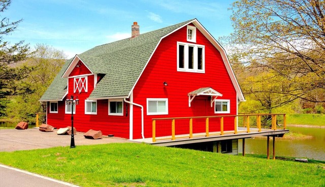 Barn-Again. Private Lake, Mtn view, fishing