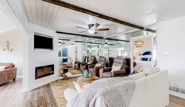 Bayfront condo near beach,golf with harbor views, central AC, & W&D