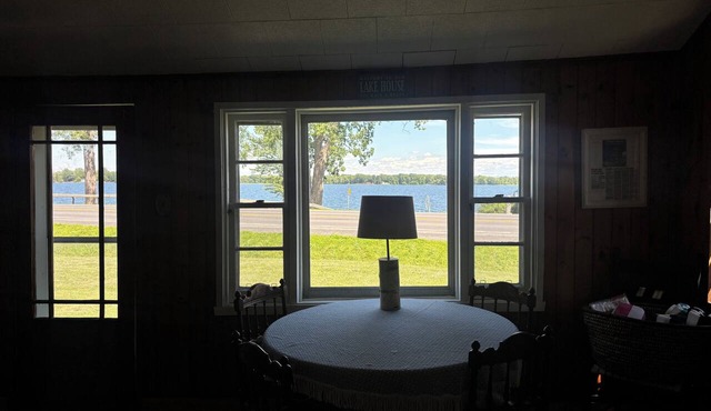 Beautiful 2-bedroom cottage on lake champlain welcomes you