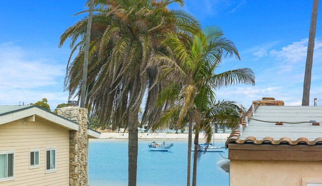 Beautiful Bayfront Condo with Water Views