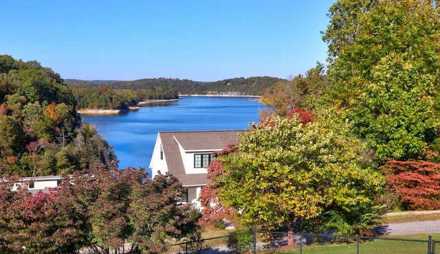 Beautiful Lake Views And Close To Everything Northwest Arkansas Has To Offer