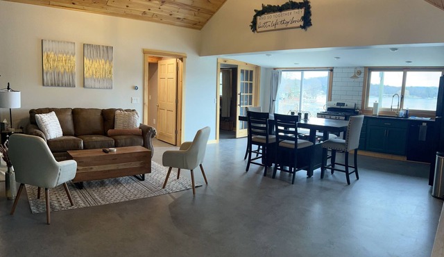 Beautiful lakeside home with private lake access