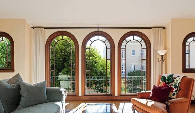 Beautifully decorated 2 BD + 2 BA upstairs condo comes with everything you need including high speed wifi, garage parking, lots of sunlight and easy access to public transportation. Truly one of Noe Valley's loveliest places to stay!