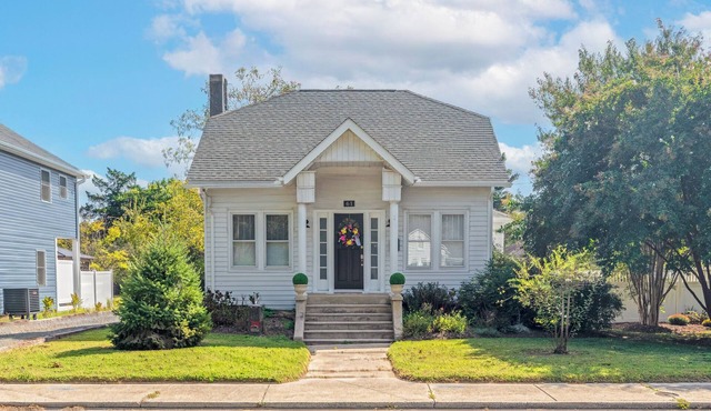 Bethany Breeze: Cozy 4BR Bungalow 2 Miles to Sand!