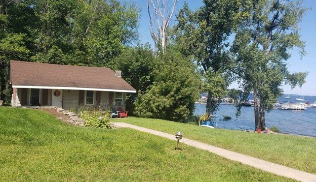 Blueberry Cottage on Lake Champlain
