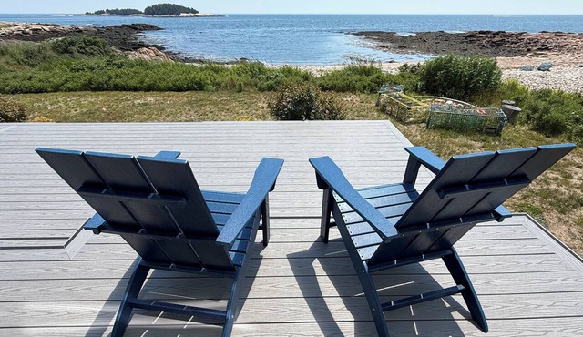 Bold Open Oceanfront Cottage: Luxury Furniture, Private Beach, Minutes to Acadia in Gouldsboro