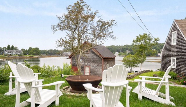 Boothbay Harbor Cottage Overlooking Mill Cove