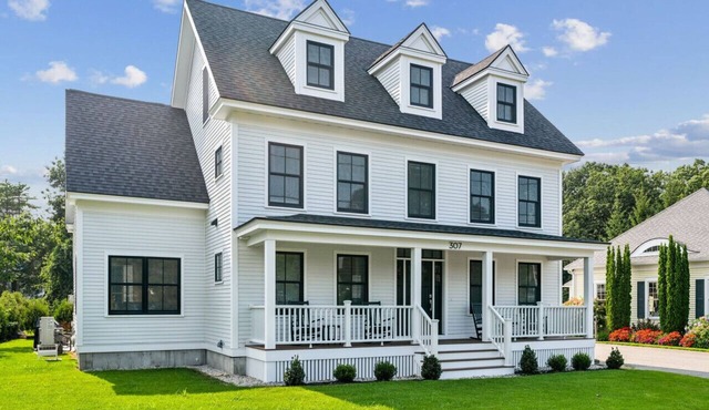 Brand New Luxury Modern Farmhouse in Downtown Ogunquit - Walk to Beach! in Ogunquit