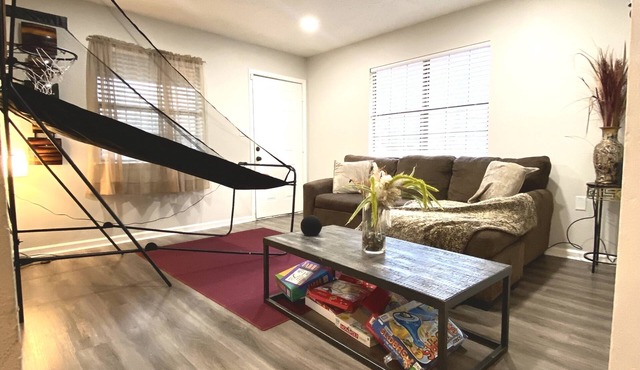 Budget Friendly Stylish Townhome under 5mins from UAMS/AR Children's