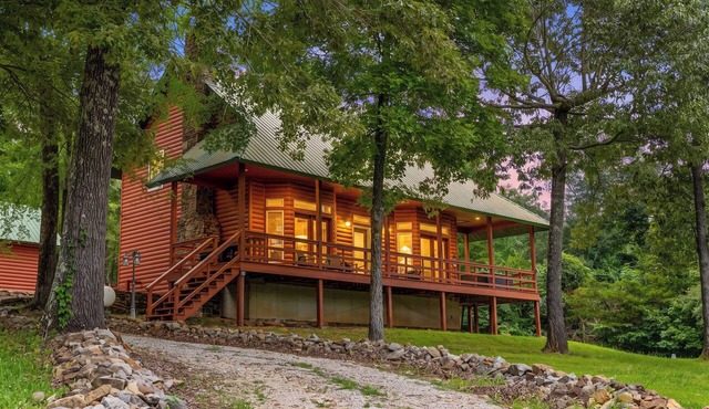 Buffalo River Area FarmHouse Hot Tub Sleeps 14