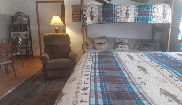 Cabin 2 - Unit 3 sleeps 5 people