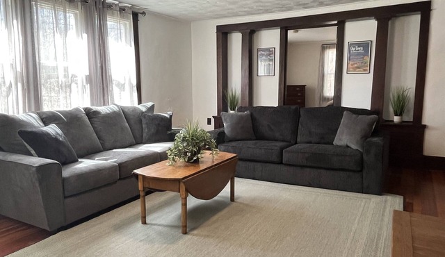 Calla Lily #1 - Oneonta Apartment close to downtown - 1 of 2 units