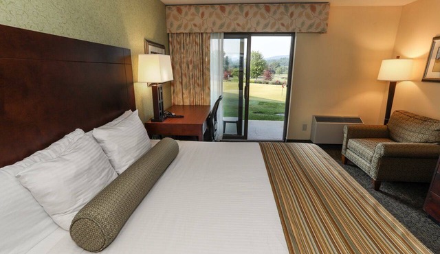 Carroll Valley Accessible | King Room + Golf Views