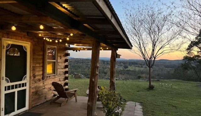 Cedar Cabin With Stunning View Sleeps 4+