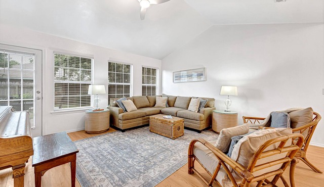 Central 3BR—Near AMP, UofA, XNA, Walmart HQ