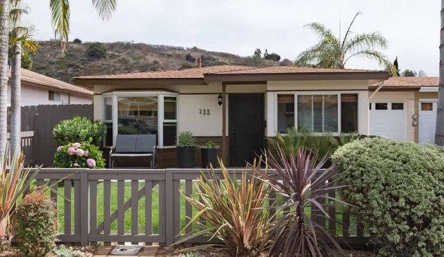 Central Encinitas, 1.4 Miles from Beach