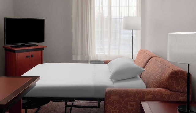Central Location: 1BR Suite w/ Full Kitchen & Balcony - Complimentary Amenities