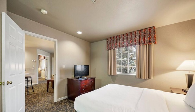 Centrally-located 2 Bedroom Condo in Buckhead