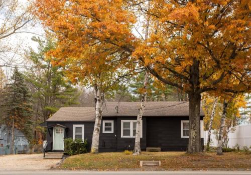 Centrally Located Cozy Modern Home in Bethel