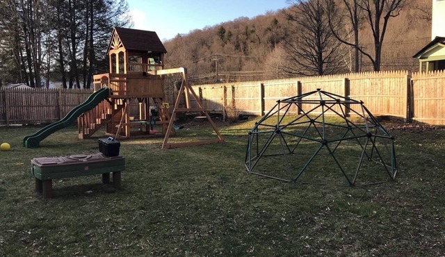 Charming 1 bedroom apartment with AC in quaint Roscoe